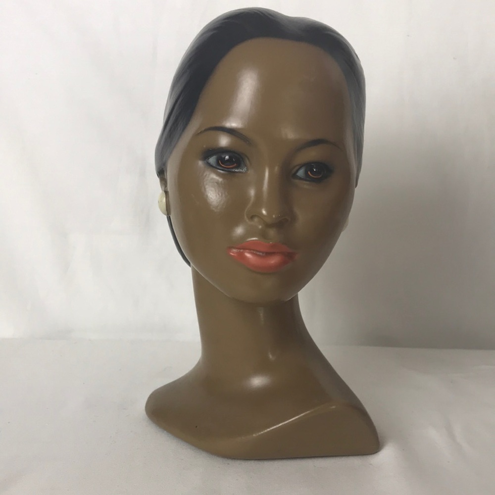 Vintage Alexander Backer African American lady figurine